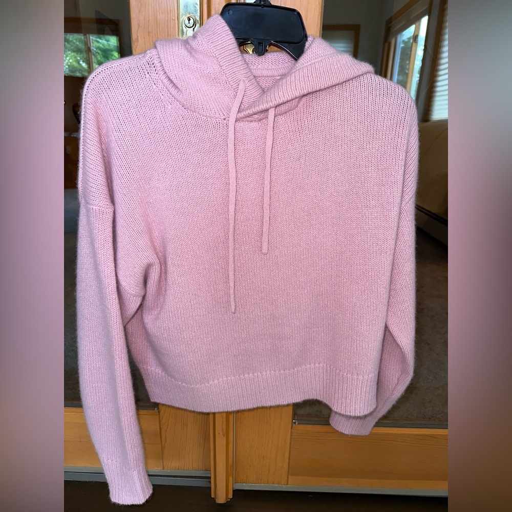 ARITZIA LUXE CASHMERE HOODIE
92350, Colour: SOFT ORCHID, Size: XS